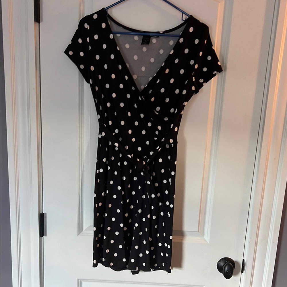 Black and White Knee-Length Wrap Dress with Flutter Sleeves